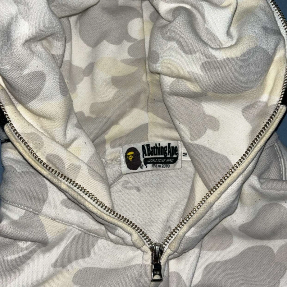 Vit och grå camo hoodie från A Bathing Ape - 91