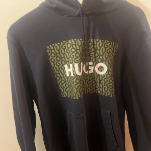 Hugo boss hoodie - Säljer denna hoodie eftersom jag vuxit ur den. Utmärkt skick, knappt använd. Dm för mer info.
