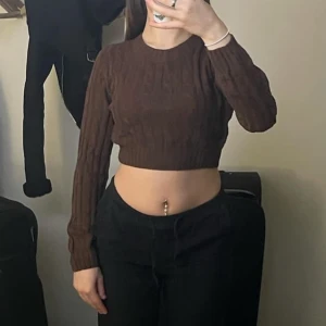 Brun stickad tröja  - Säljer denna tröjan då jag aldrig använder den längre