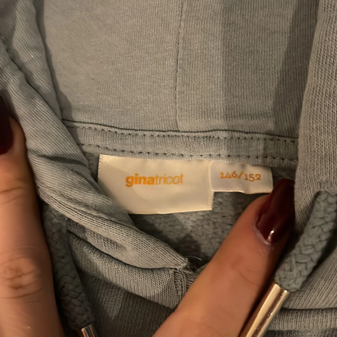 Grå hoodie från Gina Tricot - 92