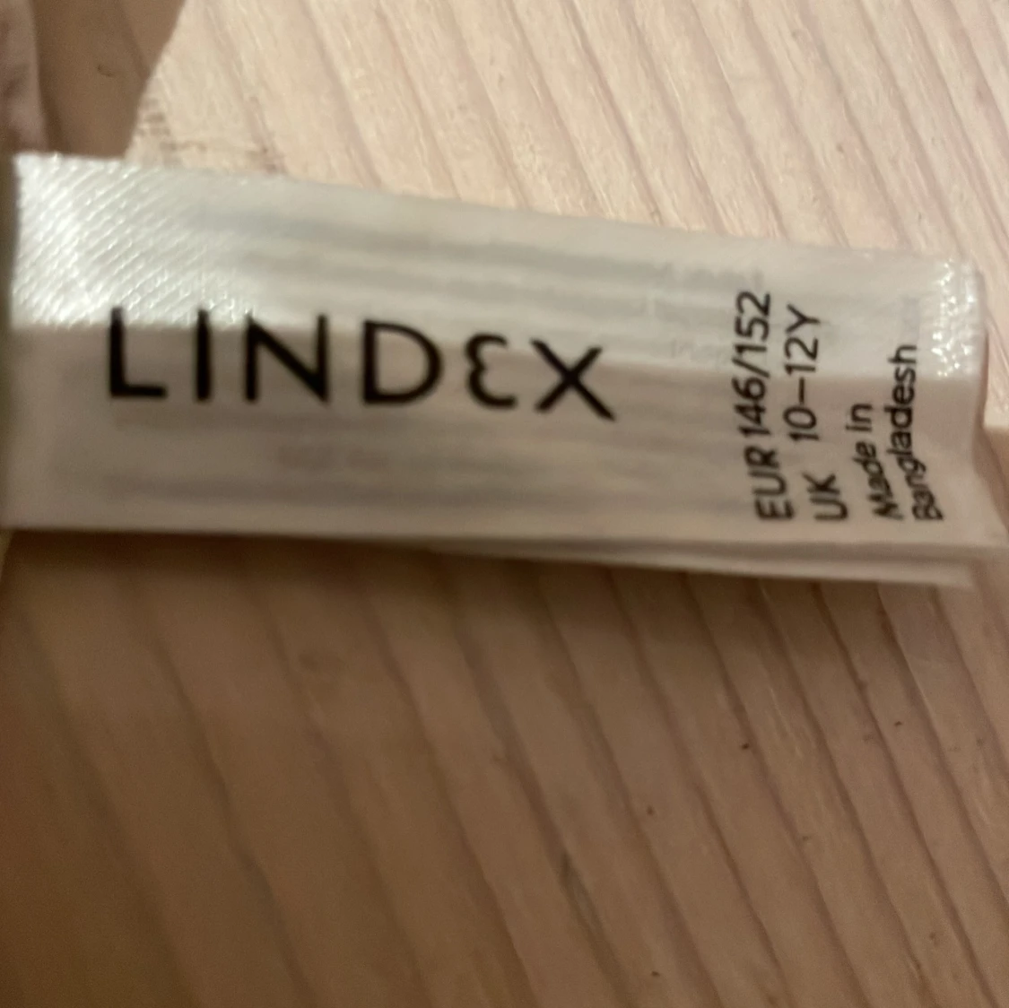 Färgglad t-shirt med söta motiv från Lindex - 91