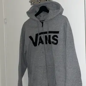 🥳Grå vans zip up hoodie. Fint skick och bra bevarat😶‍🌫️