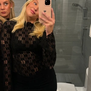 Spetstopp - Spettstopp från Venderbys, superfin och passar till allt, har klippt av lappen då jag brukar ha den bak och fram! Men den är en xs/s 🤍