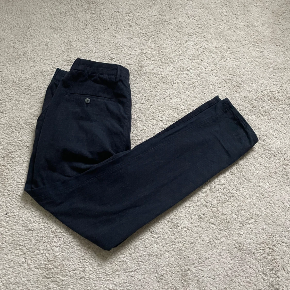 Marinblå kostymbyxor - 90