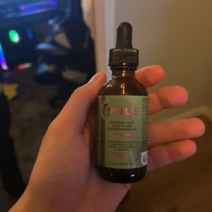 Mielle hår olja - Mielle hår olja 59ml har använt runt 5-10 ml så nästan ny