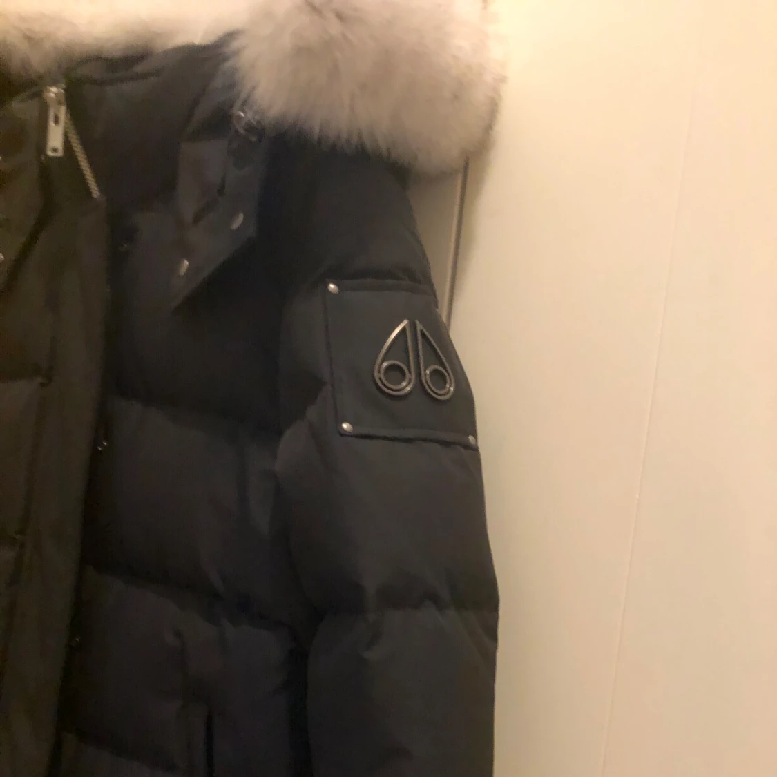 Svart dunjacka från Moose Knuckles - 93