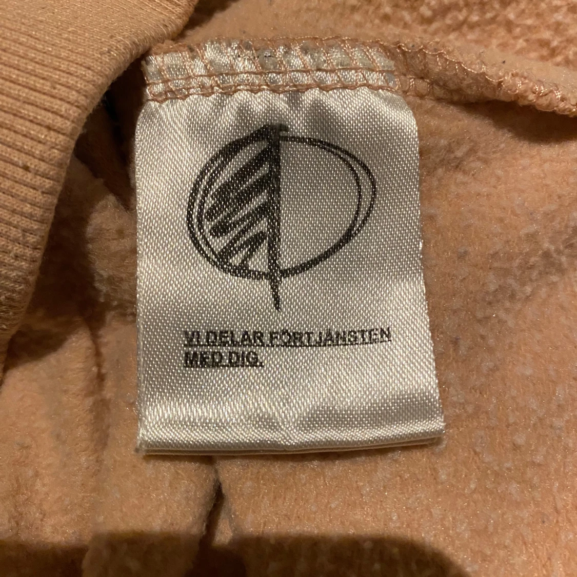 Aprikos färgad hoodie från Lager 157 M - 92