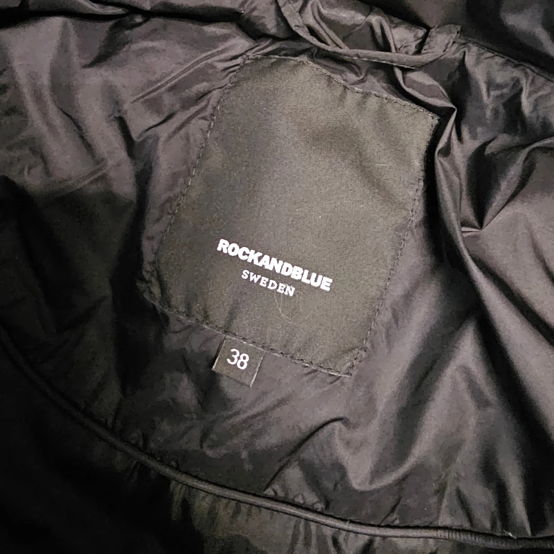 Svart vinterjacka från Rockandblue - 92