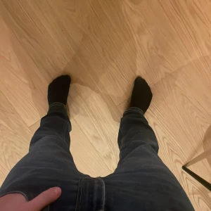 Helt nya ,Jack and Jones jeans  - Säljer dessa jeans då jag redan har ett par. Nypris 900kr, 600 eller bud Bara testade  Storlek 28/30, modellen är clark/regular 