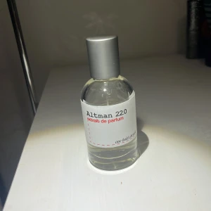 Altman 22 - Säljer nu denna one bold chemist "altman 22" vilket är en parfym inspererad av pdm Althair. Luktar mycket och länge men doften passar inte mig. Det är runt 35ml kvar och Vid frågor eller bytesförslag så är det bara att skriva