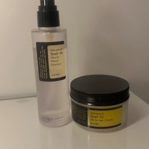 Cosrx snail 96 och snail 92 - Säljer två cosrx produkter  Advanced snail 92 all in one cream 60 kr Advanced snail 96 mucin power essence 60kr Knappt använde då jag inte kan använda de, då jag går på hudbehandling  