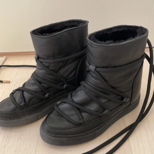 Inuikii boots 38 - Helt nya använt kanske 3 gånger jätte fint skick storlek 38