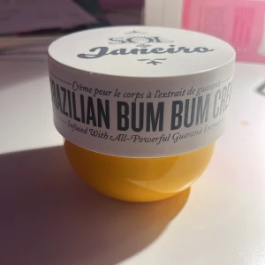 Brazilian Bum Bum Cream - 62an kräm i 240ml, i princip helt full! Köpt för 549kr på kicks