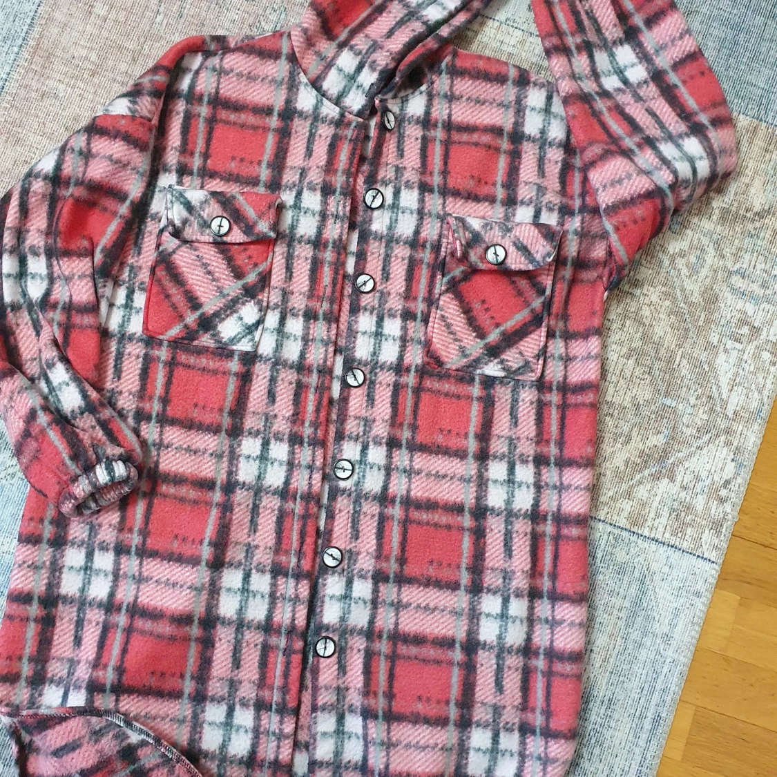 Rutig fleecejacka från Lina Collection