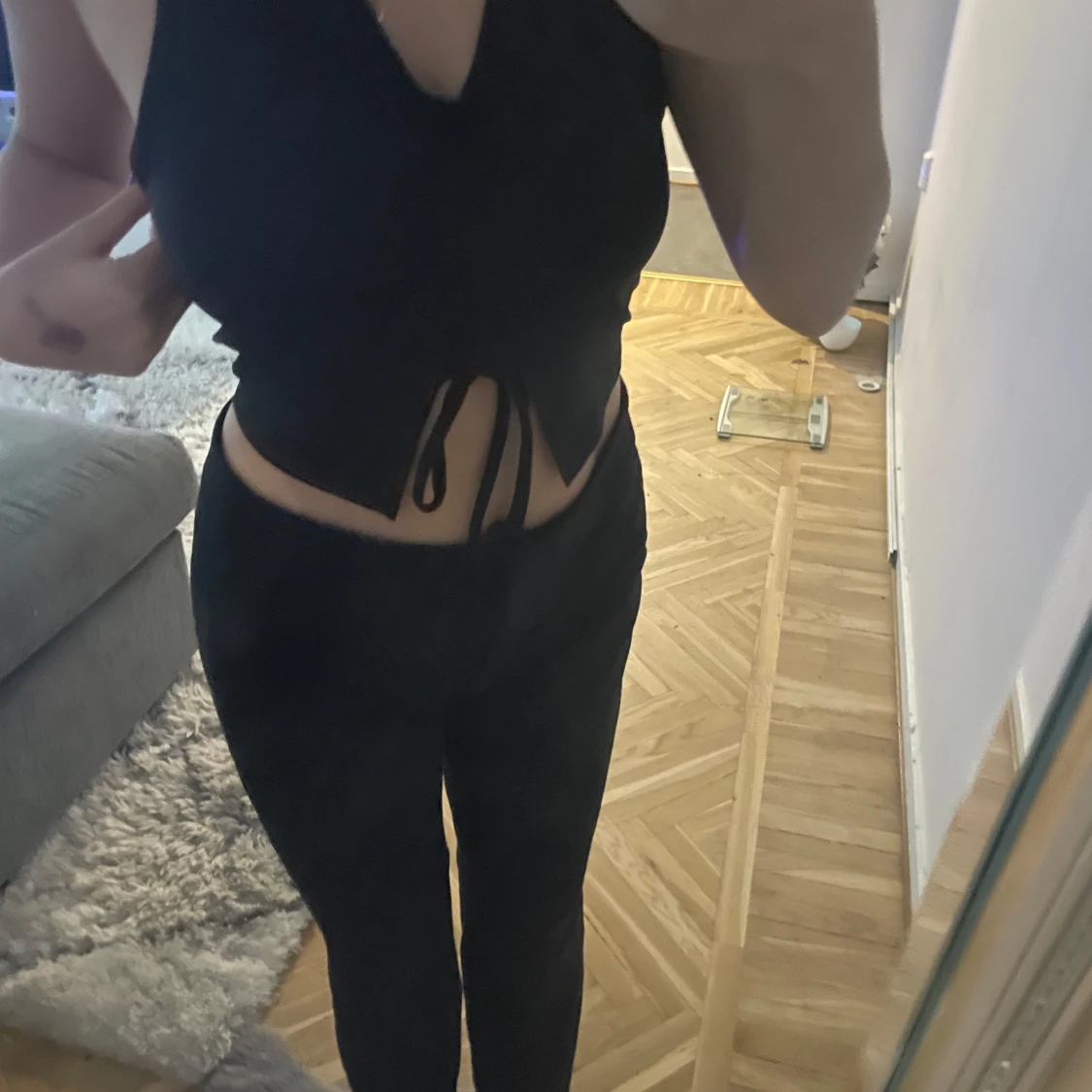 Svart halterneck topp med knytning - 91