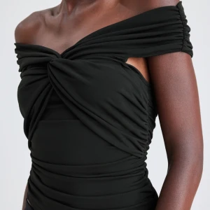 OFFSHOULDER TOPP - Helt slutsålt i hela Sverige ‼️ Mycket bra sick använt Max 4 gånger 