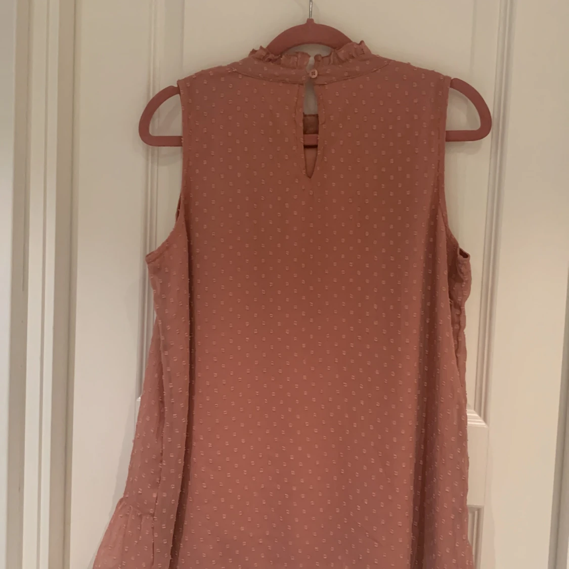 Rosa ärmlös blus från Lindex - 92