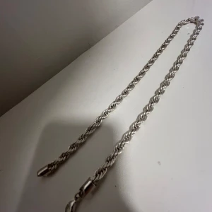 Silver Cordell  - Silver cordell halsband fick som present