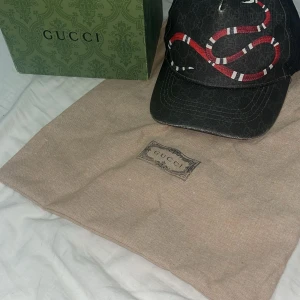 Gucci keps - Fin keps skick 9/10 ingen frakt möter bara i nrkp tar emot byten  Kan gå ner snabb äffar 