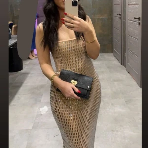 Paljettklänning - Oh polly klänning i storlek 6. Använd en gång i fåtal timmar