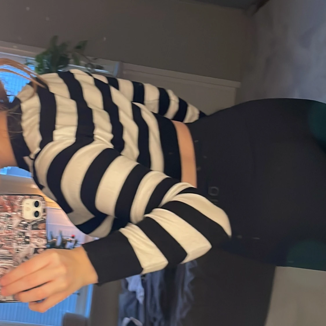 Svartvit randig croppad tröja - 90