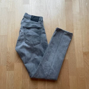 Ralph Lauren Sullivan Jeans! - Sköna Ralph Lauren washed sullivan jeans! / Extremt bra skick, inget dåligt! / slim/regular passform! / nypris: 1899kr (DM för bild på)