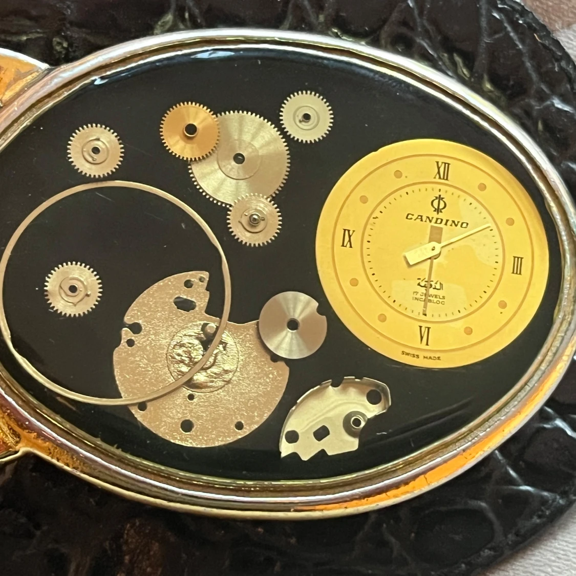 Svart bälte med urtavla från Candino - 92