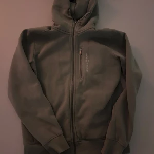 Said racing hoodie - Super snygg sail racing Hoodie i limited edition färg. Sparsamt använd