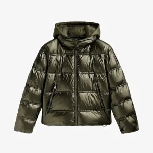 Olivgrön Massimo Dutti jacka  - Säljer denna jättefina massimo dutti jackan som är helt ny. Storleken är i XL men passar som S pris går att diskuteras💕