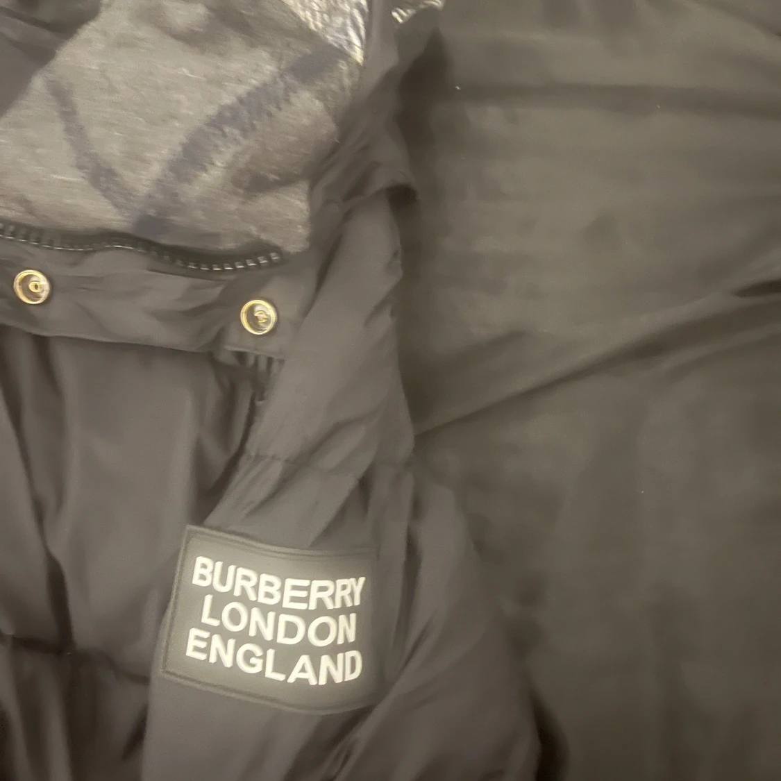 Svart dunjacka från Burberry - 90