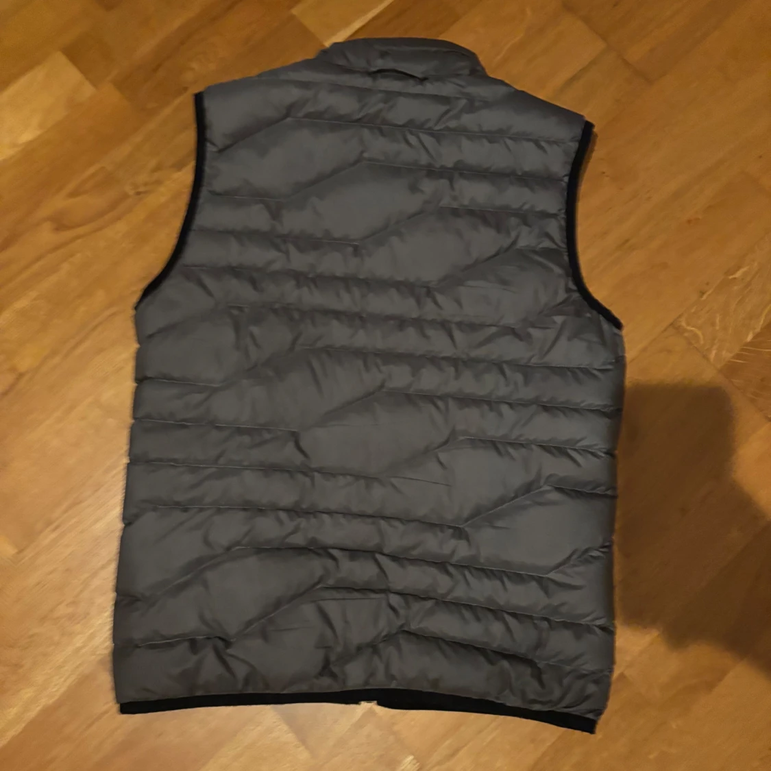 Grå dunväst från J.Lindeberg - 90