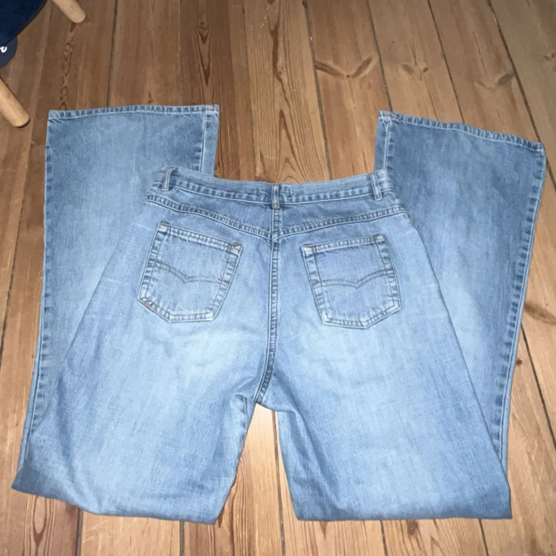 Blå bootcut jeans lågmidjade  - 91