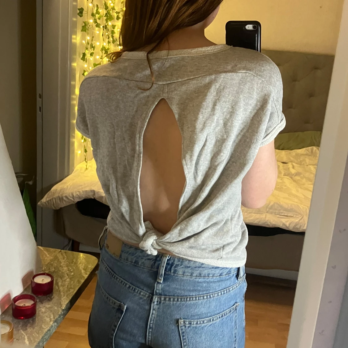 Grå t-shirt med öppen rygg från Zara - 90