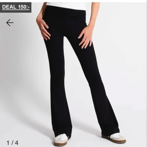 Svarta yoga byxor - Säljer mina yogapants från lager 157. Nästan aldrig använda o inga defekter. Kommer aldrig till användning 