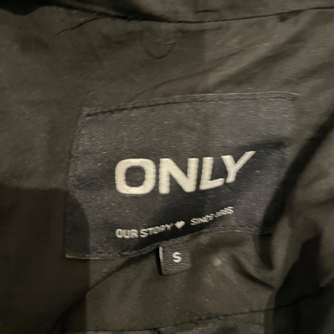 Svart jacka med bälte - 92