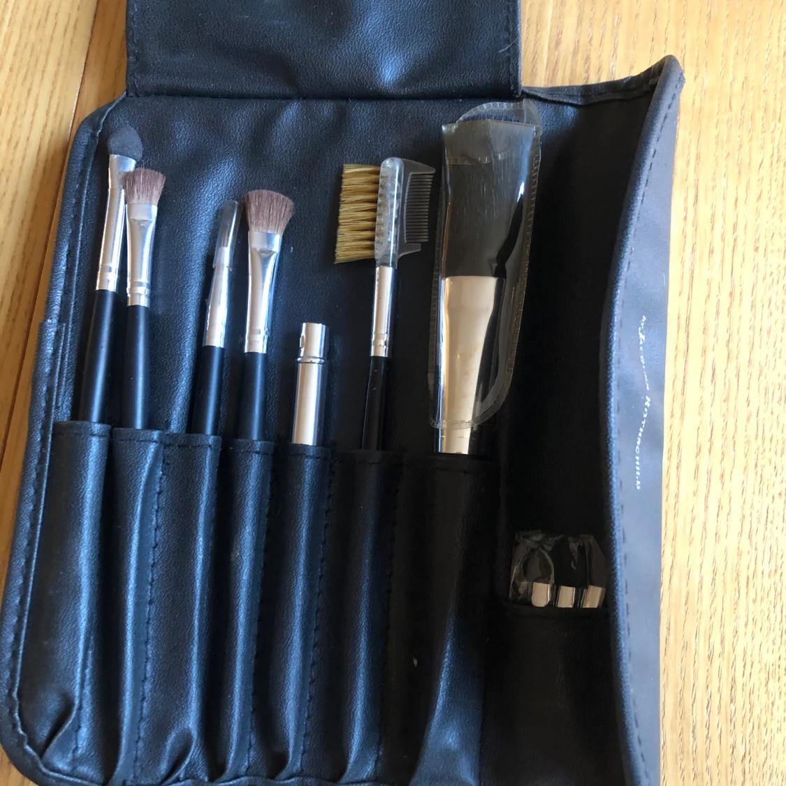 Svart sminkborstset från Jacques Rousseau - 92