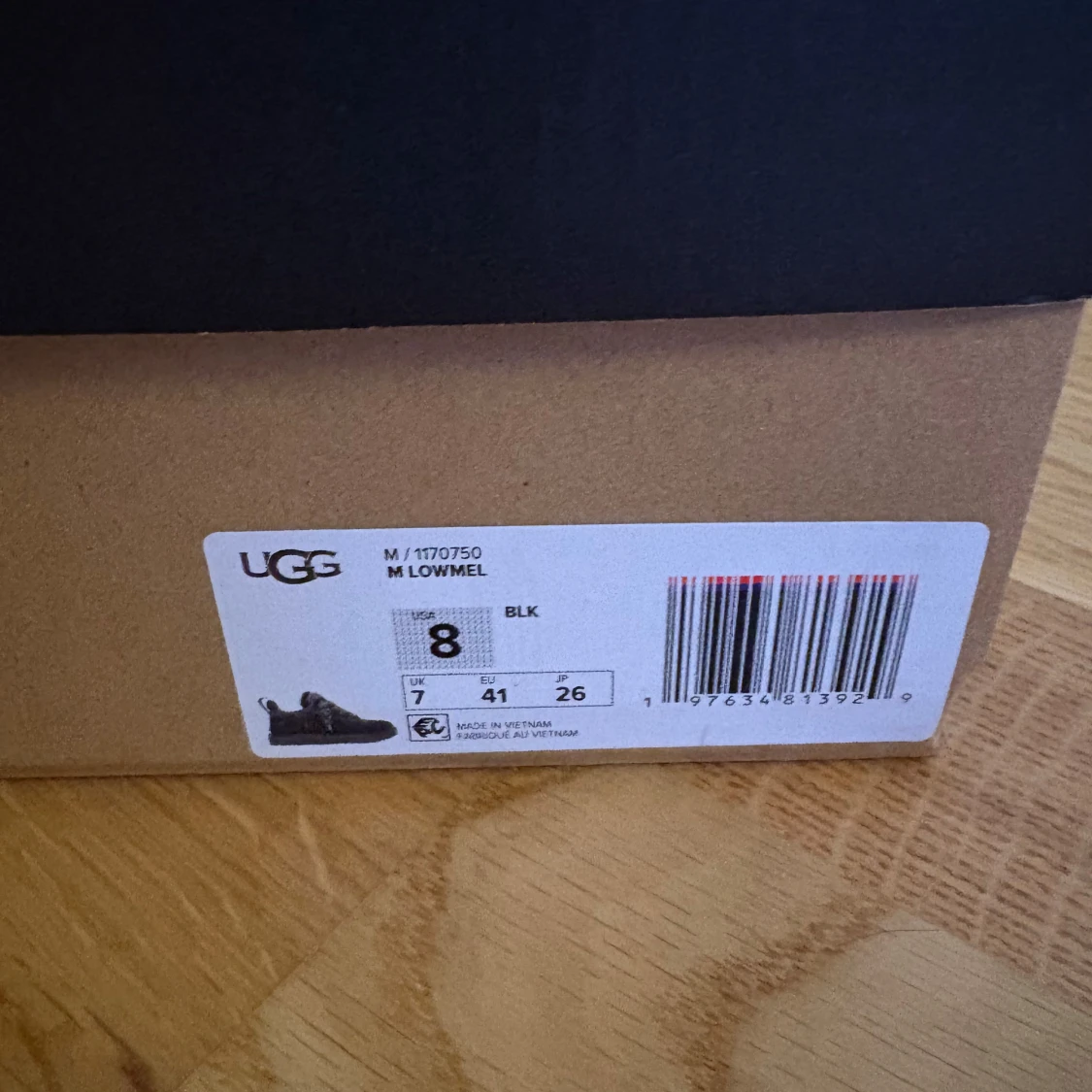UGG Lowmel svart HELT NYA - 91
