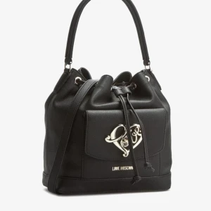 Moschino taske  - Virkelig flot Moschino skin taske Fejler ikke noget som ny