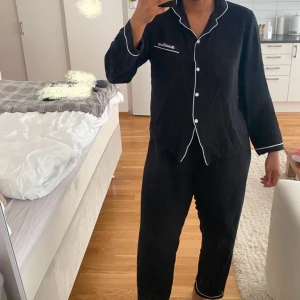 Pyjamasset  - 100% viskos.