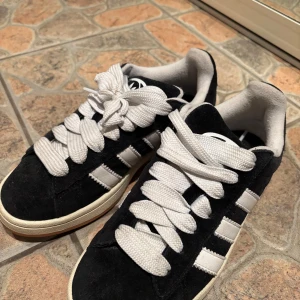 Campus 00 svarta - Använda väldigt få gånger, då storleken inte varit helt rätt!! Väldigt fräsha och inköpta från sole plus 💞💞skriv för fler frågor 