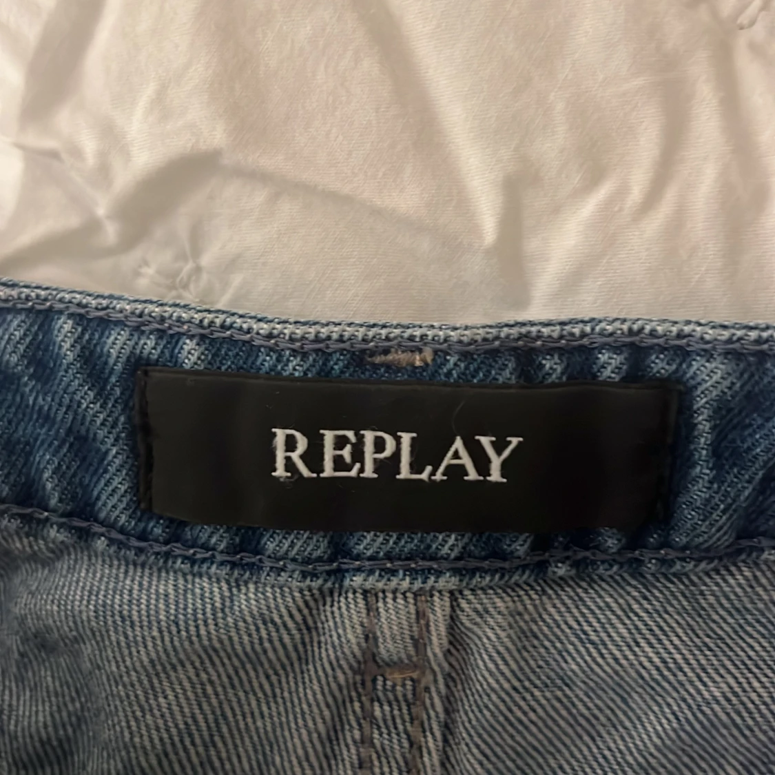 Blå jeansshorts från Replay - 2