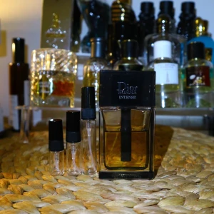 Dior Homme Intense - En manlig trä och blom doft. Sample 2ml=35kr fler storleks alternativ finns i min profil