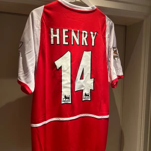 Thierry Henry Arsenal Matchtröja - Storlek L, helt ny/oanvänd