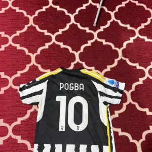 Juventus fotbollströja med Pogba 10 - .