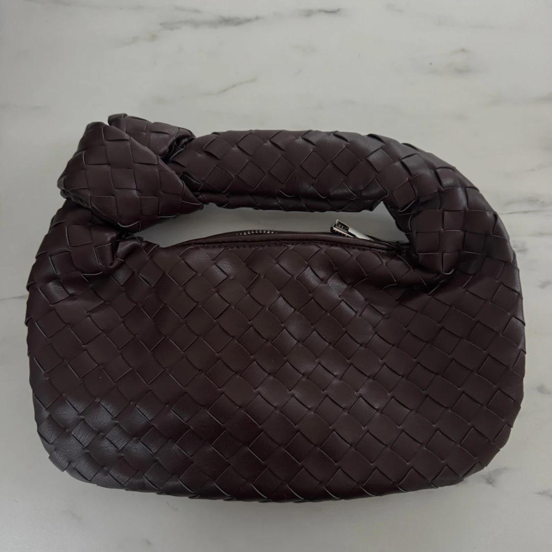 Vävd / flätad brun väska 