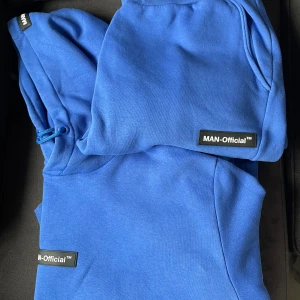 Blå mjukisdress - Storlek 4xl. Hoodie + byxa Använd några gånger. Bra skick