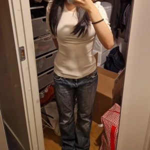 Ljusgul/beige tröja  - Jättefin tröja från monkl som sitter perfekt och är jätteskön 