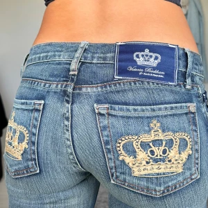 Victoria beckham jeans - Midjemått: 36cm rakt över, innerbenslängd; 85cm 💗