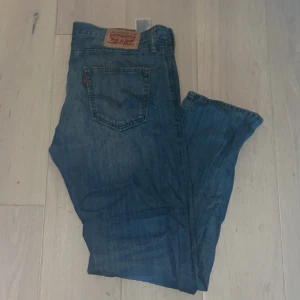 Levis 504 - Funkar bra men lite korta för min del ,ett par gamla 504 men funkar fortfarande 