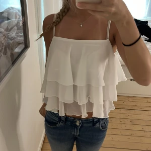 Volangtopp - Jätte snygg volang topp från bikbok, använd 2 gånger innan